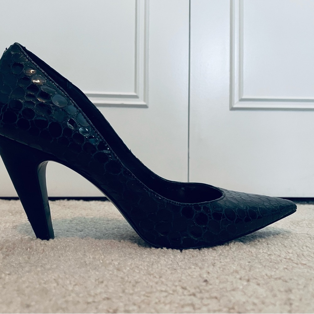 BCBG women’s black snake skin pumps